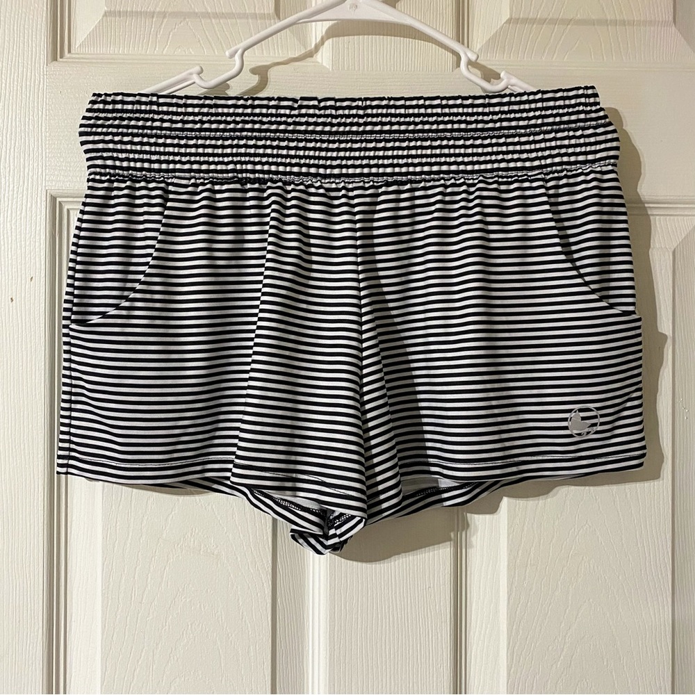 Reel Legends women’s Shorts stripped with front pockets size Medium.Like New.